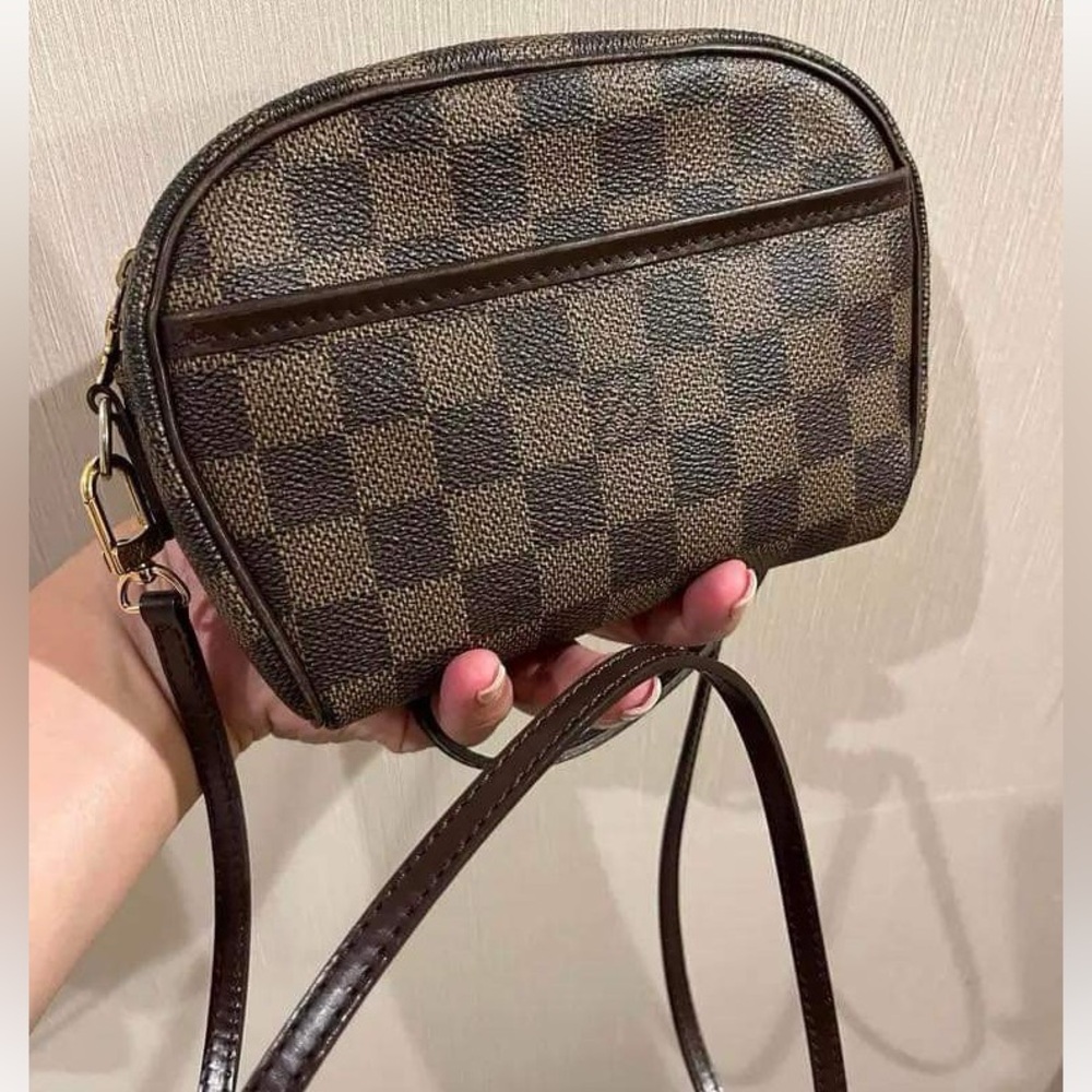 Louis Vuitton Damier Ebene Pochette Ipanema